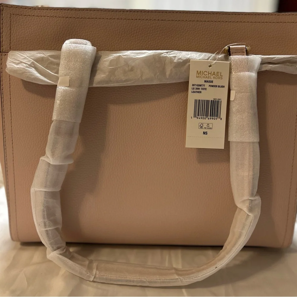 New Michael Kors Maisie Large Pebbled Leather 2 in-1 Tote Bag.
